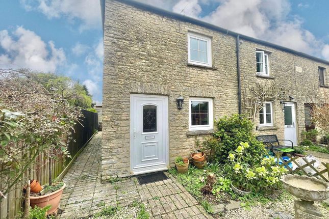 End terrace house for sale in Pleasant Row, Fairford