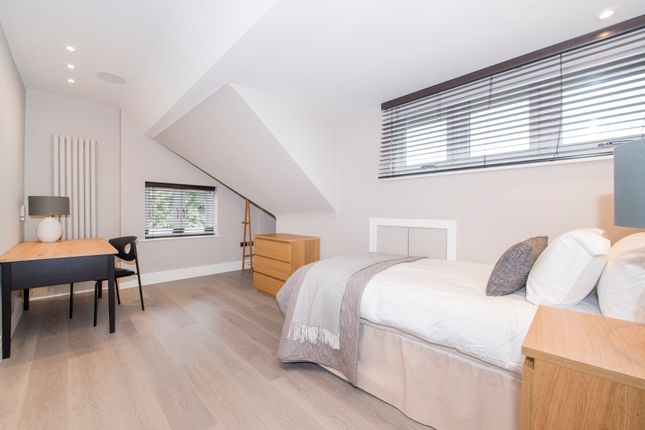 Flat to rent in Fitzjohn's Avenue, Hampstead, London