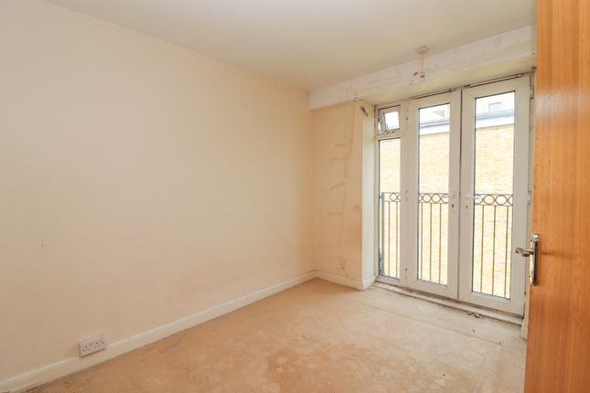 Flat for sale in Boundary Close, Kingston Upon Thames