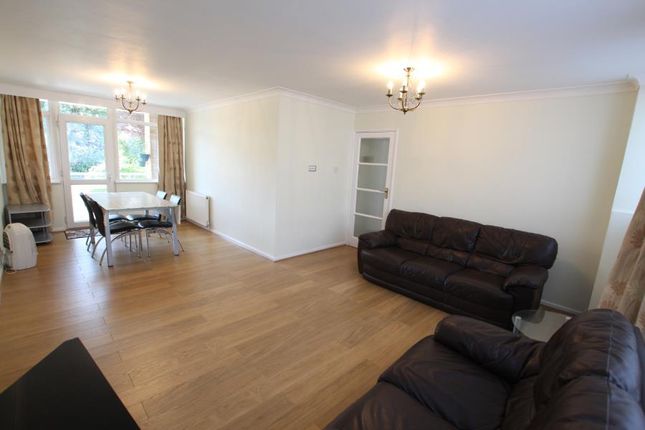 7, Radstone Court, Woking photo 2