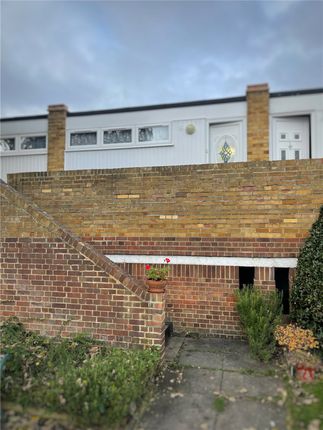 Thumbnail Maisonette to rent in Brackenhill Close, Bromley