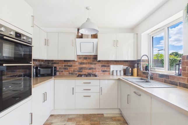 36, Elwell Avenue, Leicester photo 4