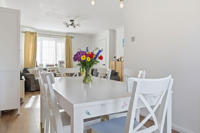 6 Sussex Way, Billericay photo 4