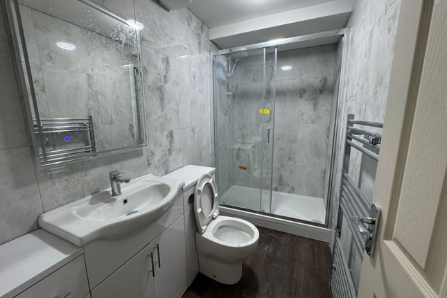 Flat 2, 63b High Street, Ruislip photo 3