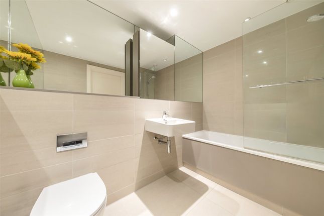 Flat for sale in Blackheath Road, Greenwich