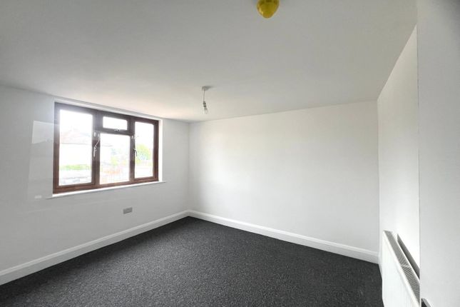 140, Malvern Avenue, South Harrow photo 3