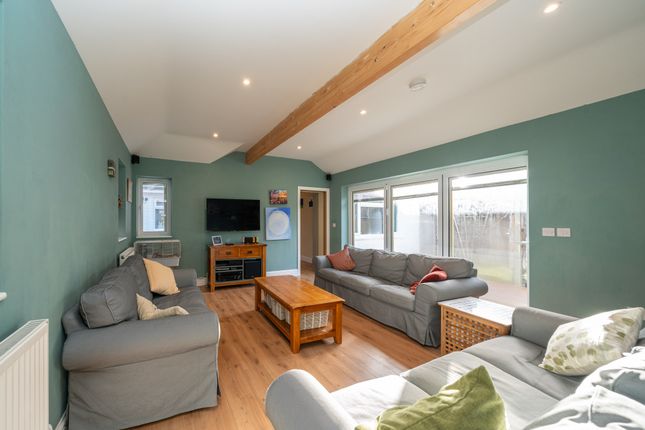 31, Rose Drive, Chesham photo 4