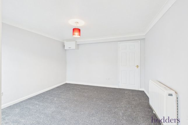 14, Vernon Close, Ottershaw photo 4