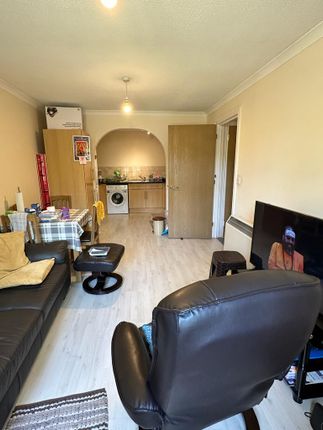 Flat for sale in Windsor Close, Northwood