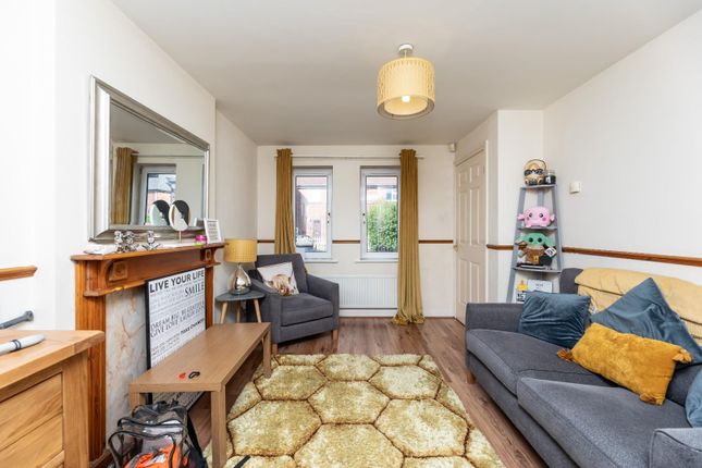 37, Holmsley Avenue, South Kirkby photo 2