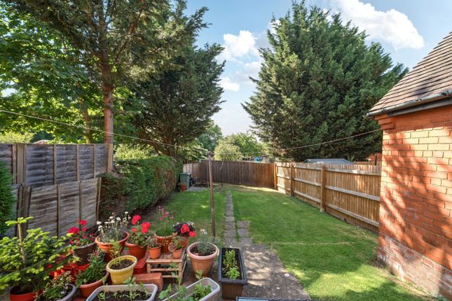 72, Walton Gardens, Grantham photo 4