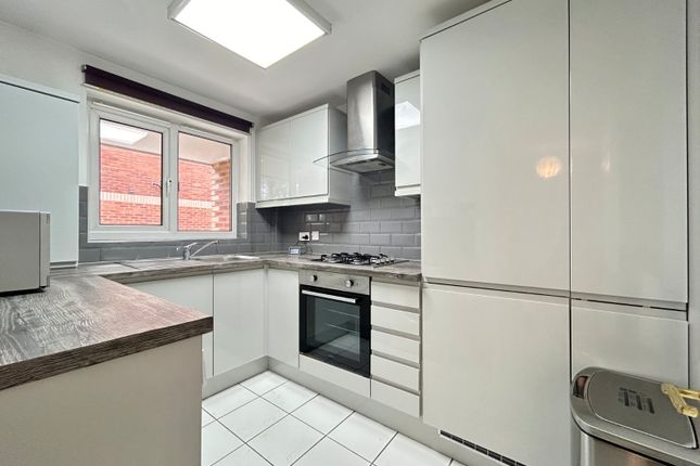 4, Greenfield Court, Leeds photo 2