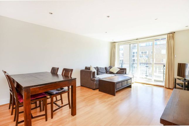 Flat to rent in Smugglers Way, Wandsworth, London