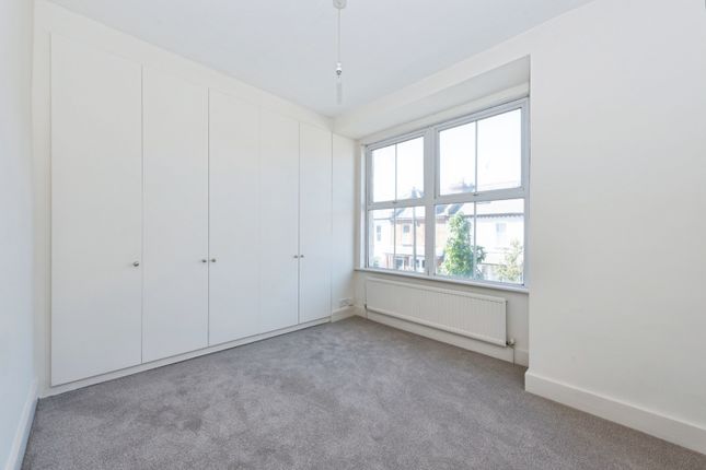 19b Gould Road, TWICKENHAM photo 4