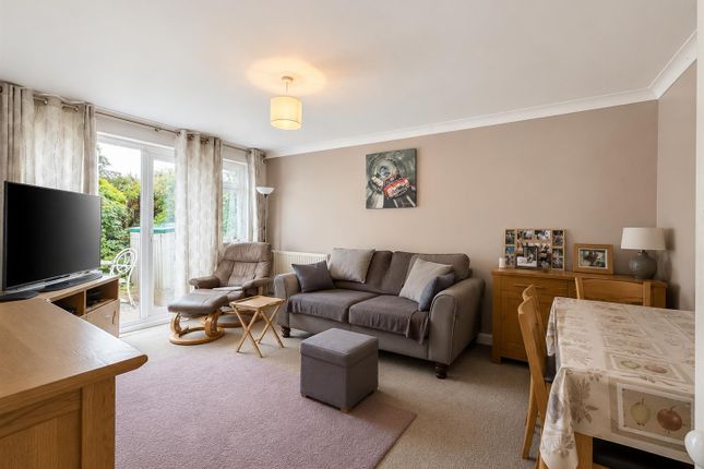 328, Roundhills, Waltham Abbey photo 3