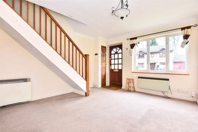 28, Kingfisher Close, Farnborough photo 2