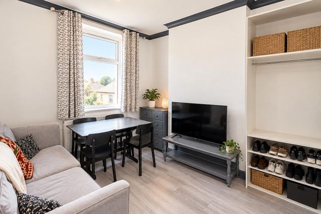 16, Robert Street, Cardiff photo 4