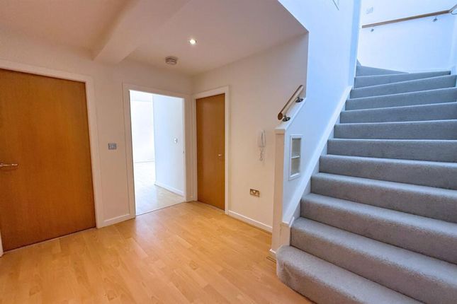Flat 10, Central 2 Wharf Road, Sale photo 2