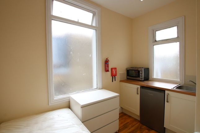 Studio 4, 24, Goldney Road, London photo 4