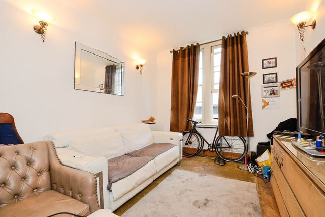 Flat 13, Andrew Reed Court, Keele Close, Watford photo 4