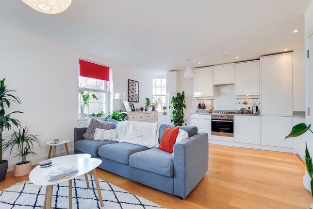 Flat 6, Walters House, 1423a London Road, London photo 3
