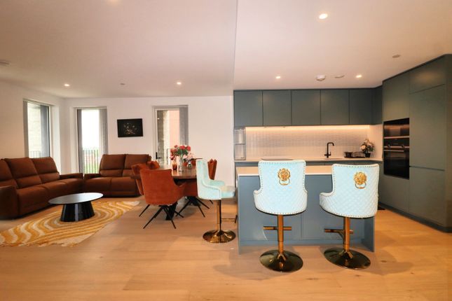 FLAT , Parkview Avenue, London photo 4