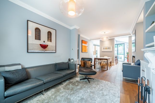 Flat to rent in Oliphant Street, London