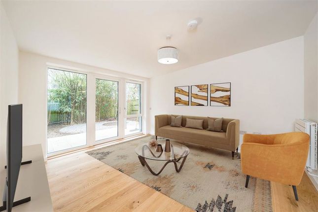 Flat 1, 2, Wharncliffe Mews, London photo 3