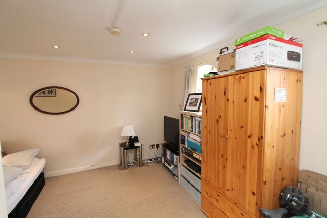 124 Walsingham Close, Hatfield photo 4