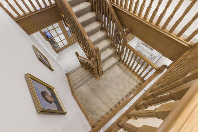 Lancaster Grange, 104 Camlet Way, Hadley Wood photo 3