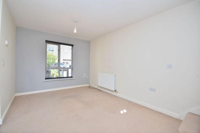 132, Timken Way South, Northampton photo 2