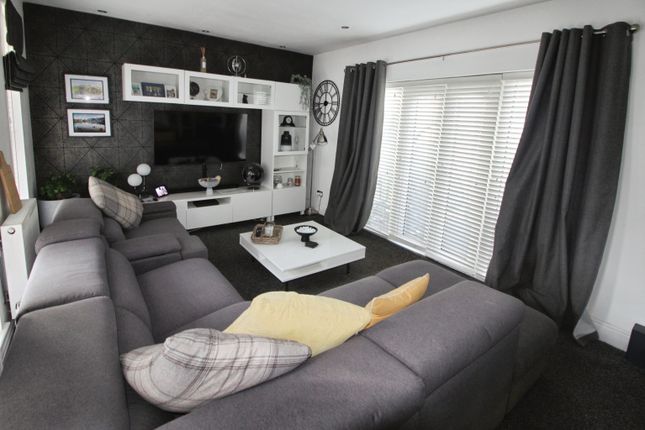 1, The Spinney, Grimsby photo 2