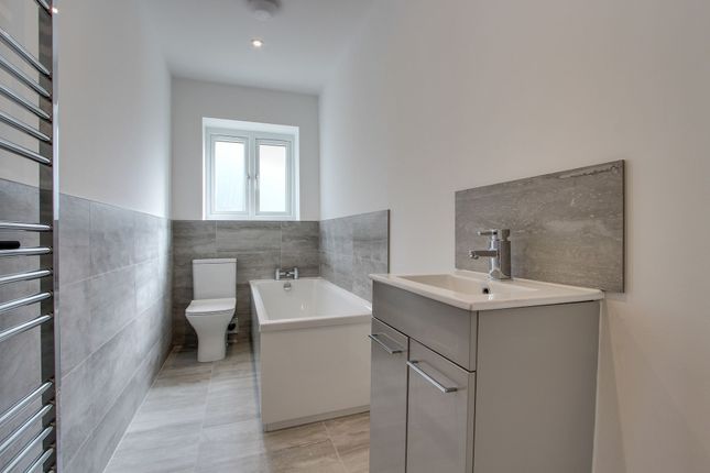 107 Leverington Common, Wisbech photo 4
