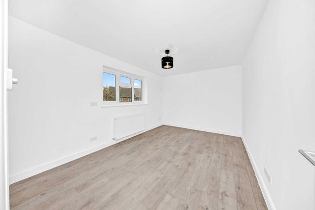 Terraced house for sale in Arundel Close, Stratford