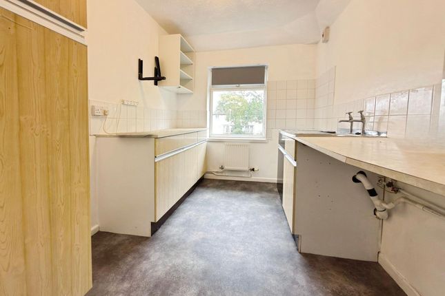 26 Moredon Park, Swindon photo 4