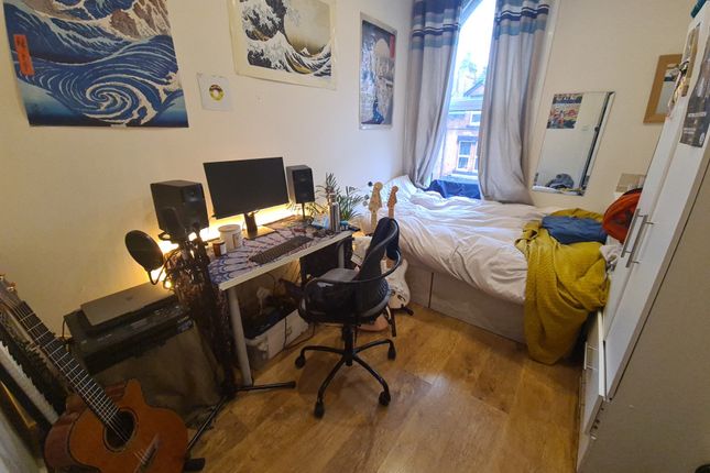 Cozy And Well-Kept Single Bedroom Featuring A Comf...