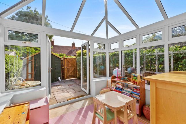 21 Old Town Close, Beaconsfield photo 4