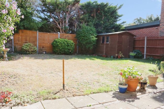 21, Fieldhurst, Slough photo 2
