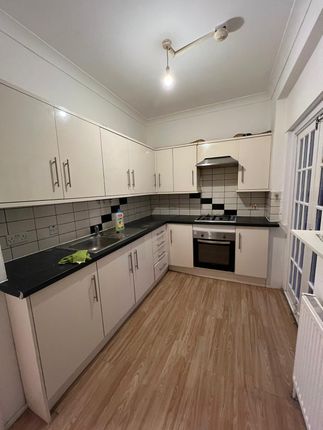 Medium Size Room To Let Close To Ilford Station-Â£750 Pcm