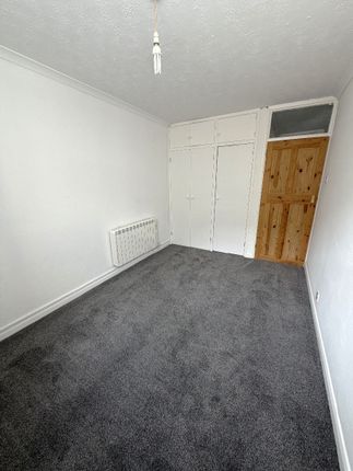 32e Church Street, Helston photo 4