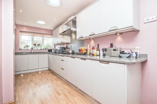 3, Stephenson Way, Leeds photo 4