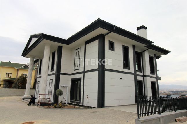 Detached house for sale in Karşıyaka, Gölbaşı, Ankara, Türkiye