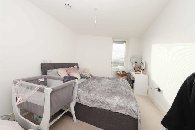 19, Yardley Court, West Drayton photo 3