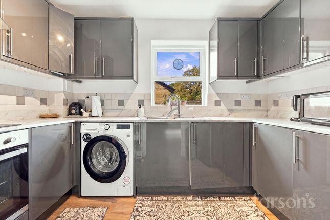 3 Laurel Court The Spinney, Brentwood photo 2
