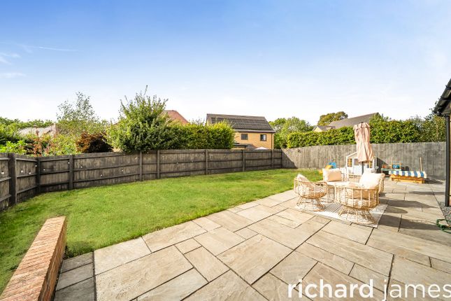 11, Topaz Close, Swindon photo 2