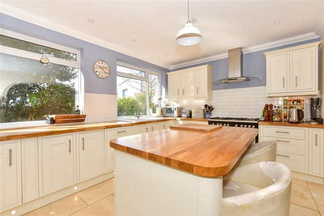 62, Wilton Park Road photo 2