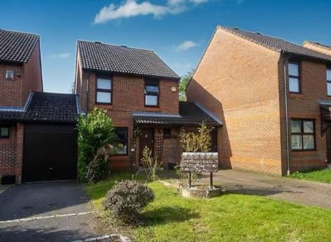 Thumbnail Terraced house to rent in Nutmeg Close, Berkshire