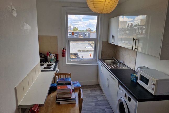 Flat to rent in High Road, Wood Green, Near Tube Station