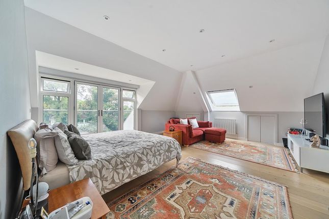 15 WICKLIFFE AVENUE, Wickliffe Avenue, London photo 2