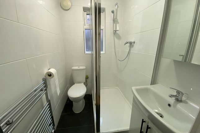 Room 2, Bedford photo 3